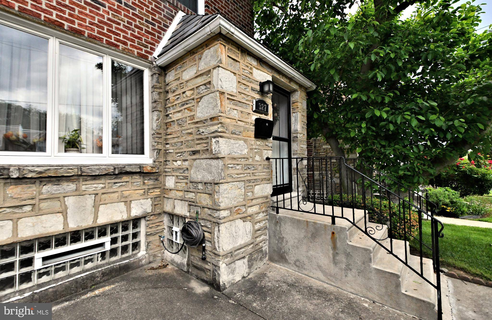 Philadelphia, PA 19120,327 E CLAREMONT RD