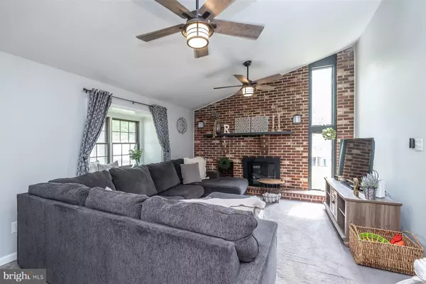 Blackwood, NJ 08012,16 DOE DR