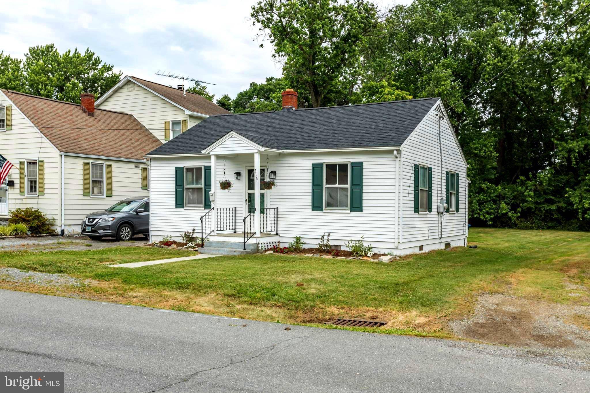 Berryville, VA 22611,216 WALNUT ST