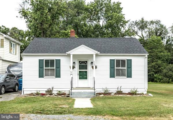 216 WALNUT ST, Berryville, VA 22611