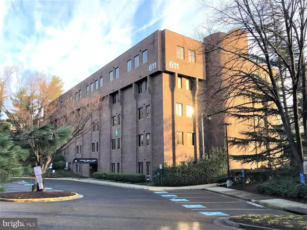 611 S CARLIN SPRINGS RD #410 A, Arlington, VA 22204