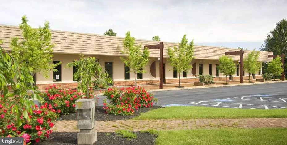 1861 CHARTER LN #103, Lancaster, PA 17601