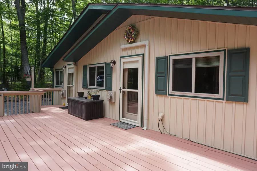 2035 BEAVER RUN RD, Pocono Lake, PA 18347