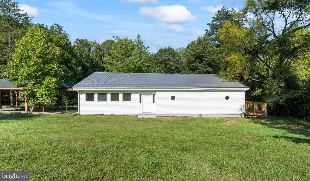 16 APPLE ORCHARD DR, Berkeley Springs, WV 25411