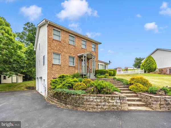 Waynesboro, PA 17268,414 SUNNY DRIVE