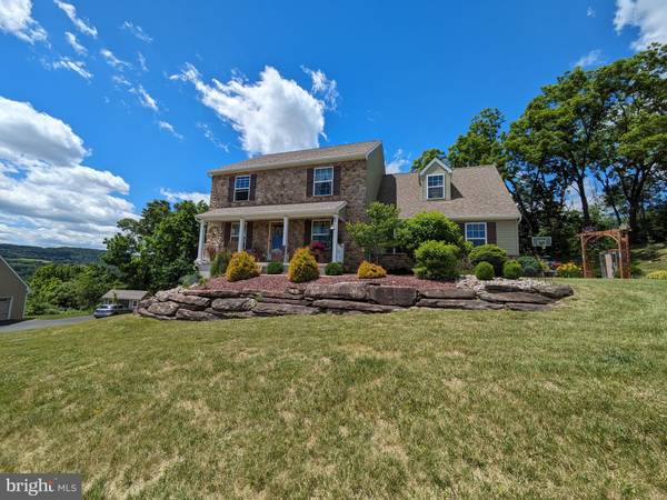 4889 COATBRIDGE LN, Walnutport, PA 18088