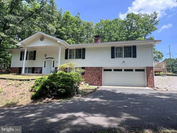 1105 NEW HOPE RD, Berkeley Springs, WV 25411