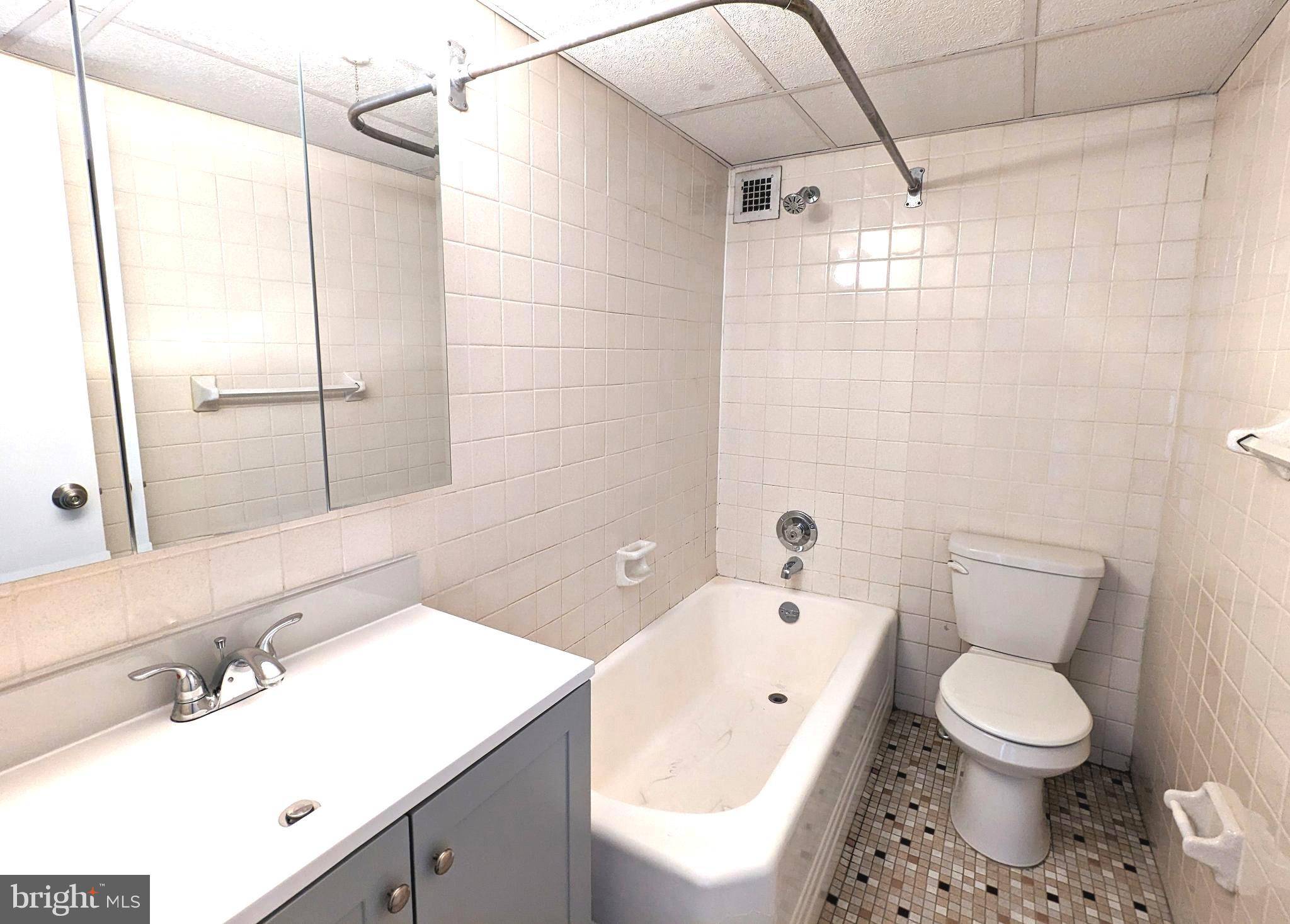 Bryn Mawr, PA 19010,1030 E LANCASTER AVE #811