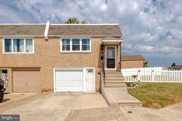 3322 ELLISTON CIR, Philadelphia, PA 19114