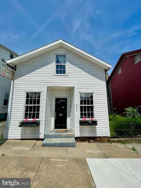 210 MARKET ST, Port Royal, PA 17082