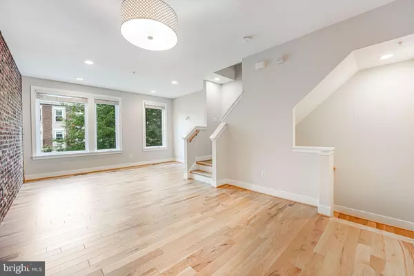 Fairfax, VA 22031,2999 ESKRIDGE RD
