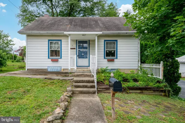 31 N KING ST, Jonestown, PA 17038