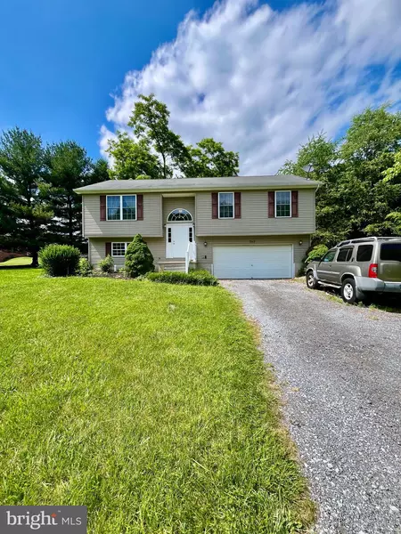 545 KEEPSAKE DR, Falling Waters, WV 25419