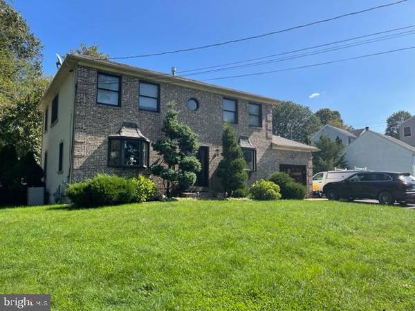 Huntingdon Valley, PA 19006,915 STANDISH AVE