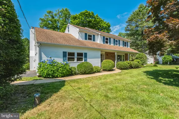 33 CHESTNUT VALLEY DR, Doylestown, PA 18901