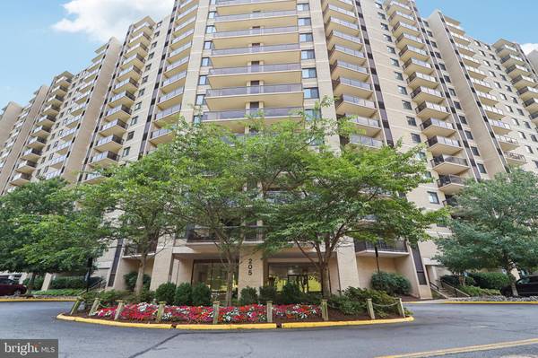 205 YOAKUM PKWY #501, Alexandria, VA 22304