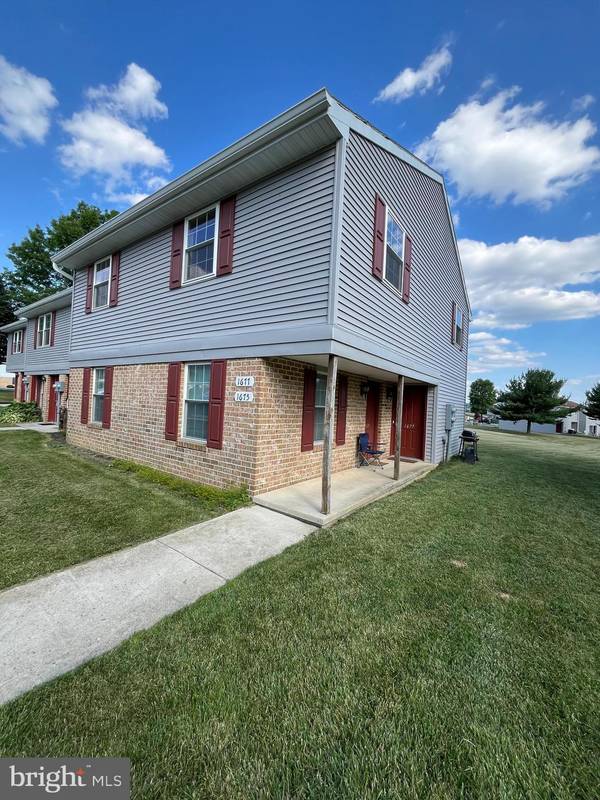 1677 LONG DR #202, York, PA 17406