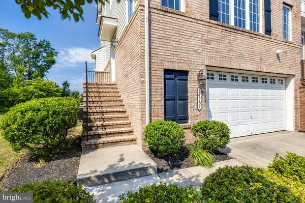 Chantilly, VA 20152,24957 BANNOCKBURN TER