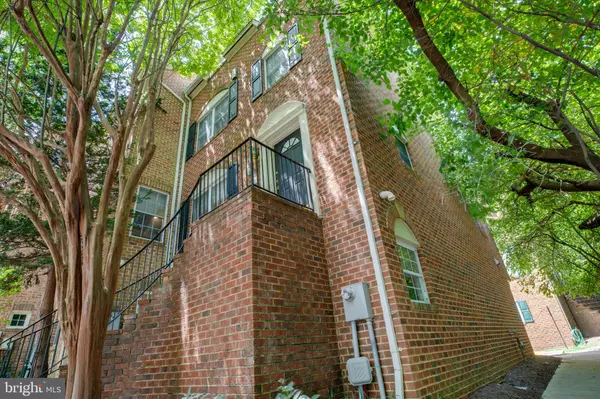 2315 N GREENBRIER CT,  Arlington,  VA 22207