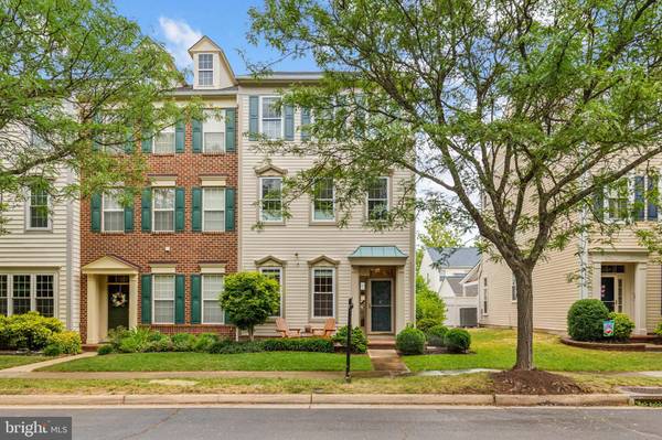 42818 CEDAR HEDGE ST, Chantilly, VA 20152