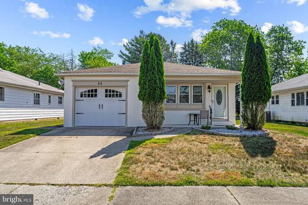 32 LIBERTA DR, Toms River, NJ 08757