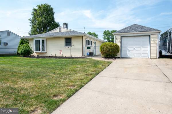 94 INDIAN CREEK DR, Levittown, PA 19057