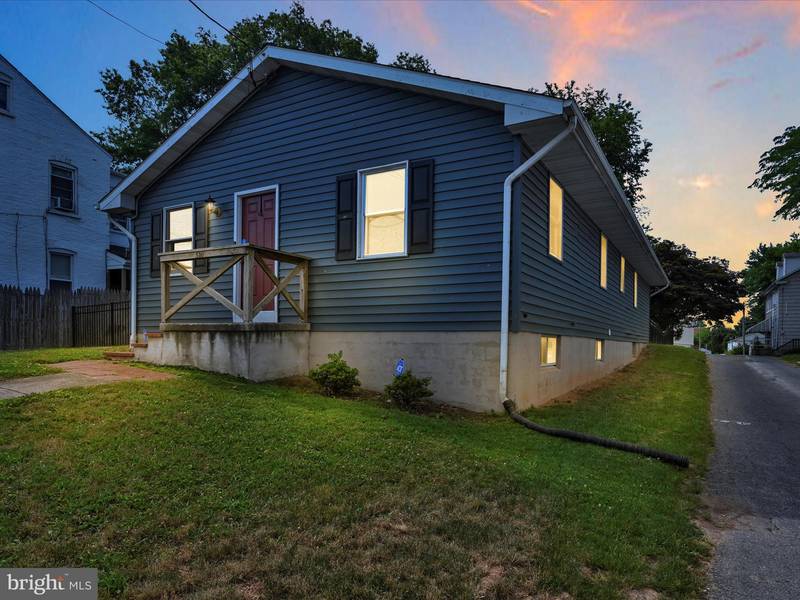 530 MANOR ST, Columbia, PA 17512