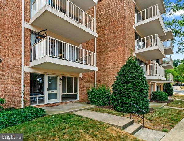 Alexandria, VA 22303,2631 REDCOAT DR #205