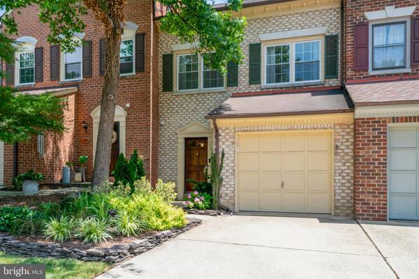 5877 WOODFIELD ESTATES DR, Alexandria, VA 22310