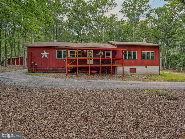 50 BENCH LN,  Great Cacapon,  WV 25422