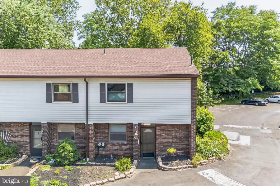 24 VILLAGE PL #24-V, Hatboro, PA 19040