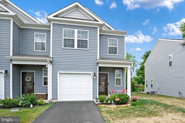 919 STILL WATERS LN, Pennsburg, PA 18073