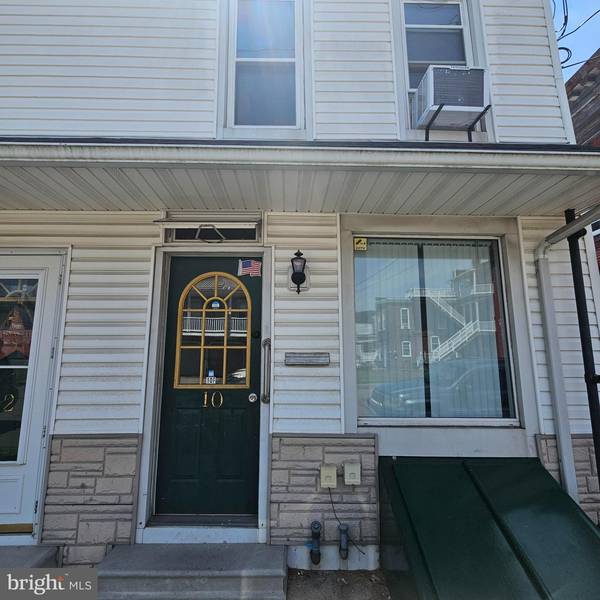 10 E CARROLL ST, Saint Clair, PA 17970