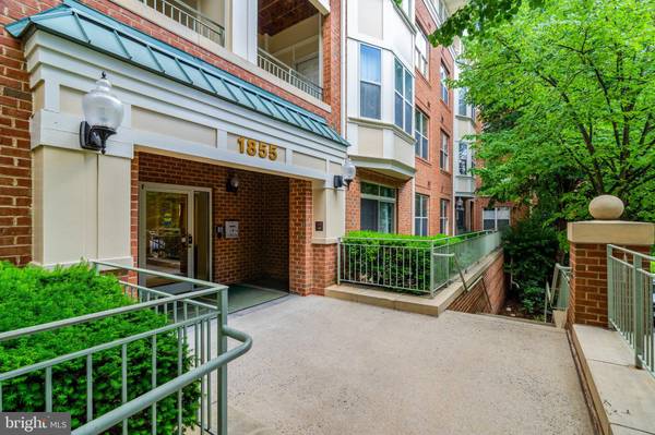 1855 STRATFORD PARK PL #209, Reston, VA 20190