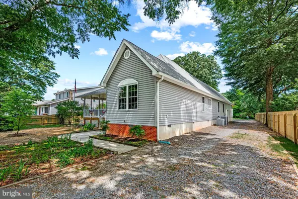 Colonial Beach, VA 22443,124 CEDAR AVE