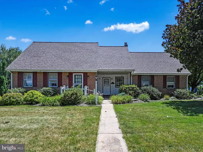 2869 SOUTHWICK DR, Lancaster, PA 17601