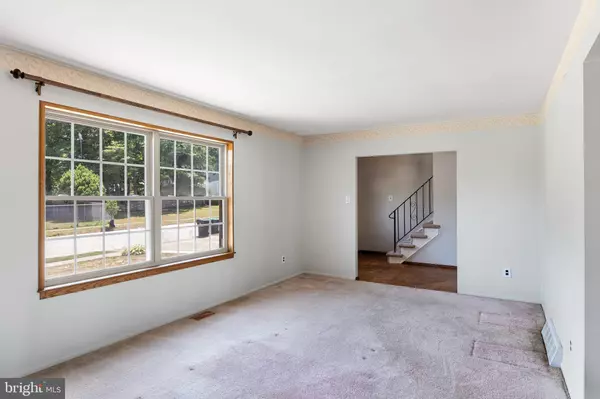 4 SUSAN LN Waterford Works, NJ 08089