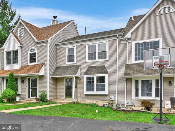 151 MARIE CIR, Aston, PA 19014