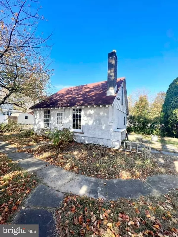 Prospect Park, PA 19076,902 W PARK SQ