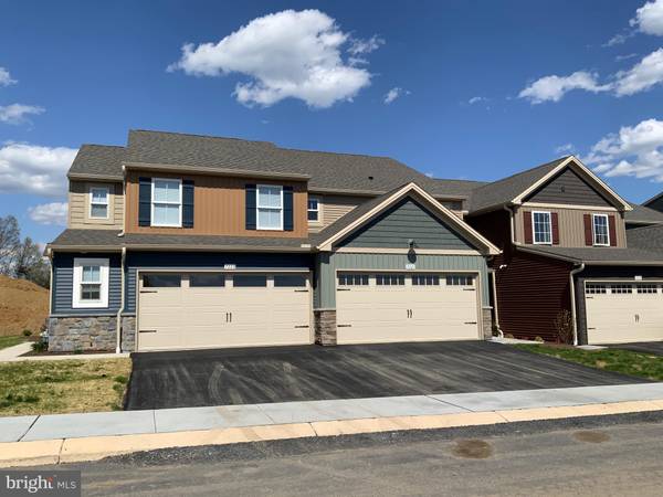 Harrisburg, PA 17112,7412 RED OAK CT