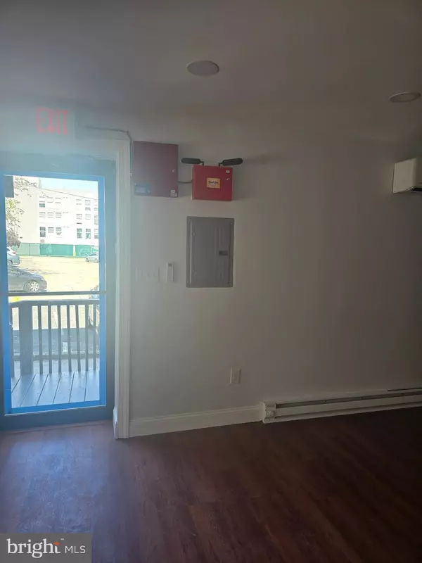 Philadelphia, PA 19128,5925-27 RIDGE AVE #FRONT