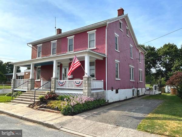 120 W FRANKLIN ST, Strasburg, PA 17579