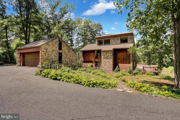 3 TENNIS COURT LN, Bernville, PA 19506