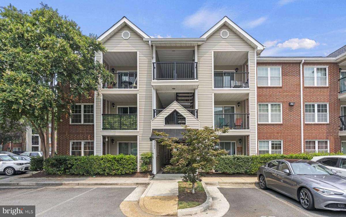 Alexandria, VA 22302,3306 WYNDHAM CIR #325