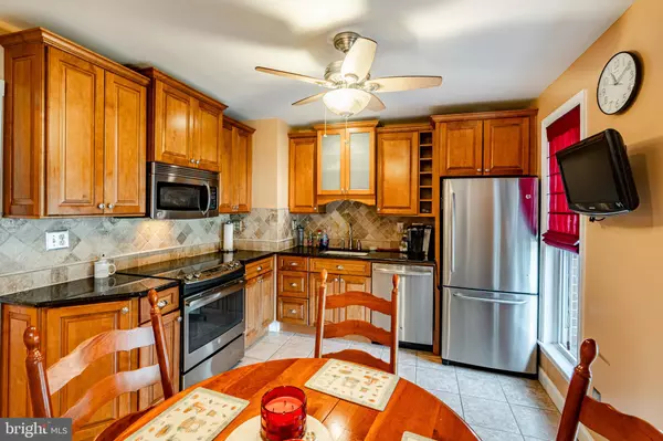 Aston, PA 19014,14 COLONIAL WAY