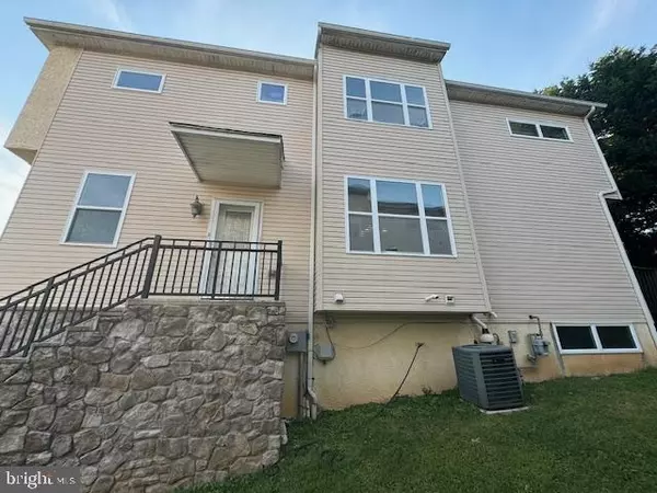 Philadelphia, PA 19128,714 VALLEY GREEN CT