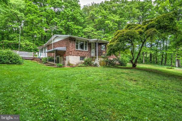 1203 PIEFFER HILL RD, Stevens, PA 17578