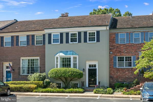 6332 GOLF COURSE SQ, Alexandria, VA 22307