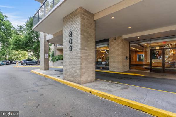 309 YOAKUM PKWY #215, Alexandria, VA 22304