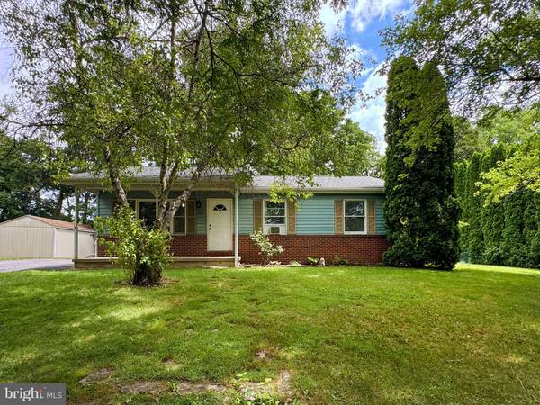 313 N VANESSA DR, Pleasant Gap, PA 16823